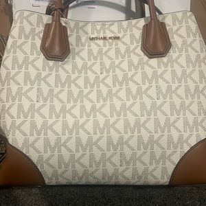 New with tags shoulder/crossbody MK bag